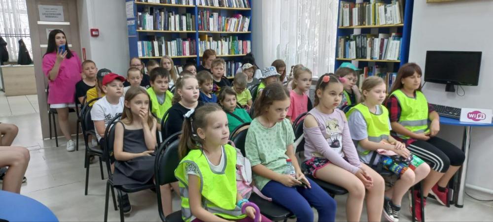 У Лукоморья!
У Лукоморья!