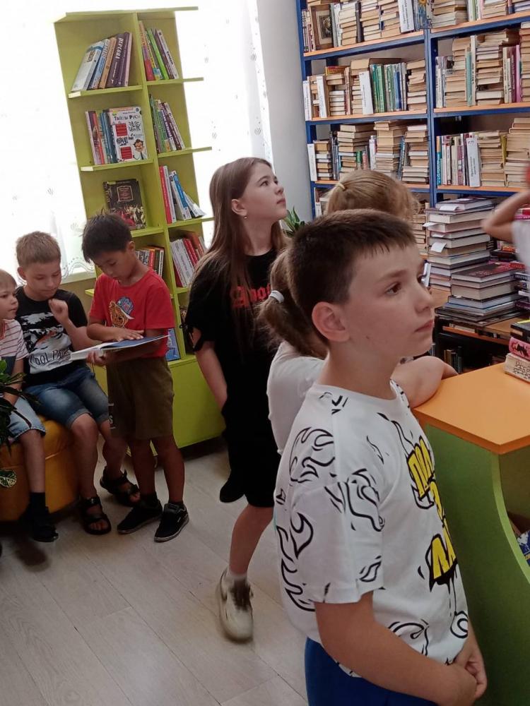 По книжным тропинкам лета
По книжным тропинкам лета
