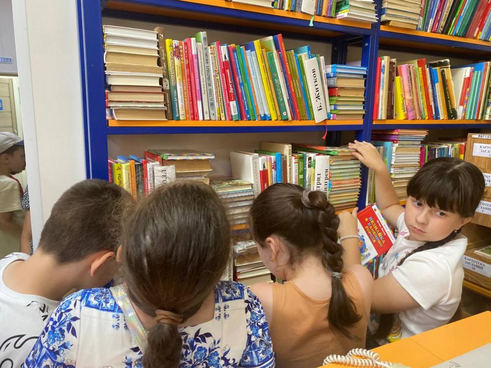 По книжным тропинкам лета
По книжным тропинкам лета
