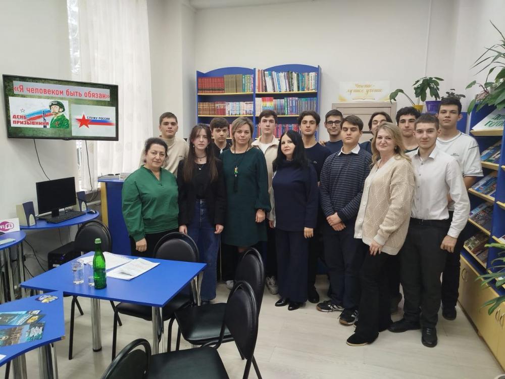 Я человеком быть обязан!
Я человеком быть обязан!