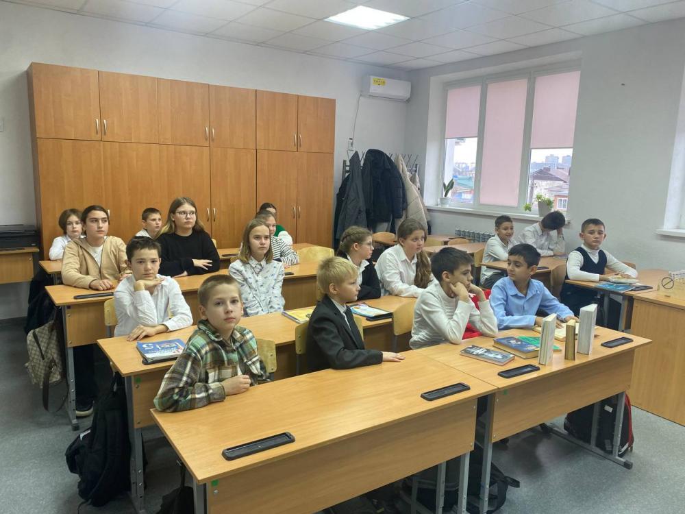 Говорите мамам нежные слова
Говорите мамам нежные слова
