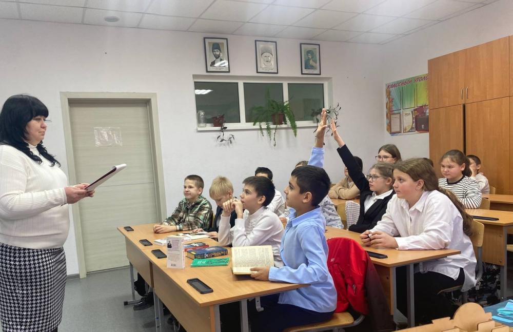 Говорите мамам нежные слова
Говорите мамам нежные слова