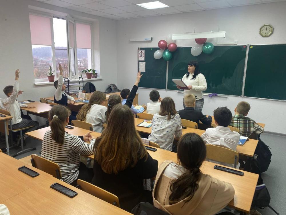 Говорите мамам нежные слова
Говорите мамам нежные слова