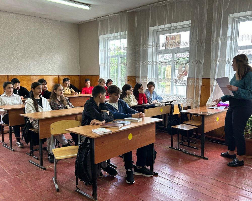 Язык моих предков угаснуть не должен
Язык моих предков угаснуть не должен