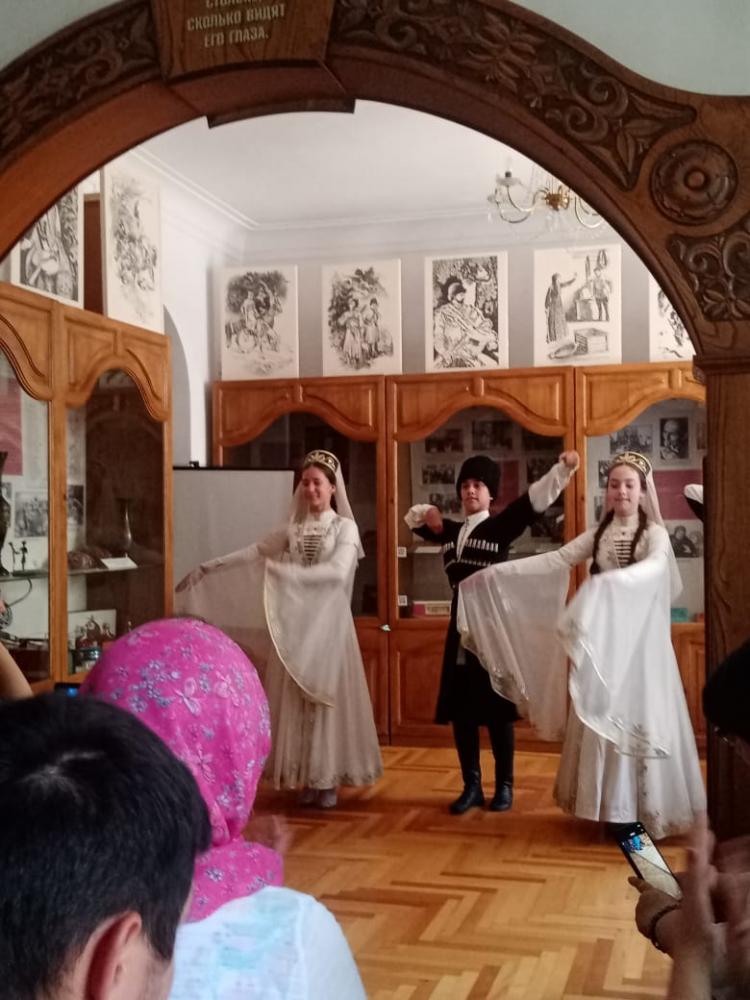 Сквозь годы и века
Сквозь годы и века