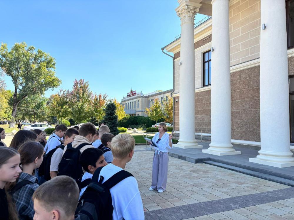 Прогулка в городе М.
