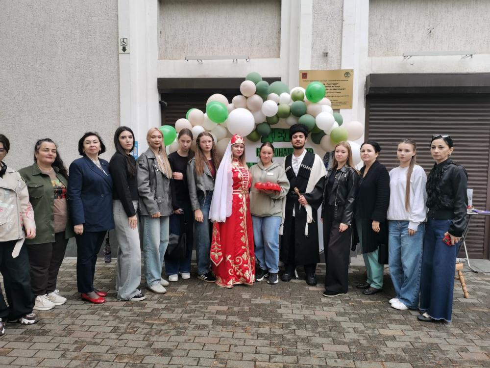 Национальный адыгский костюм
Национальный адыгский костюм
