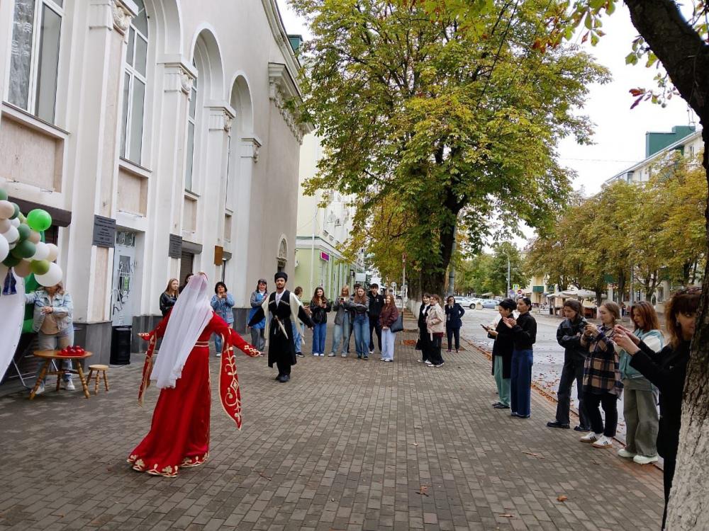 Национальный адыгский костюм
Национальный адыгский костюм