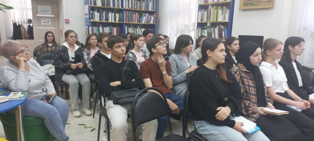 Певец страны березового ситца
Певец страны березового ситца