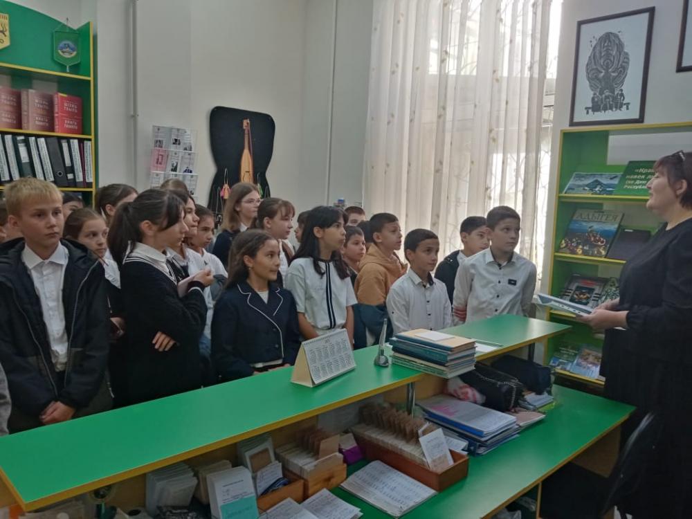 Я эту землю Родиной зову
Я эту землю Родиной зову