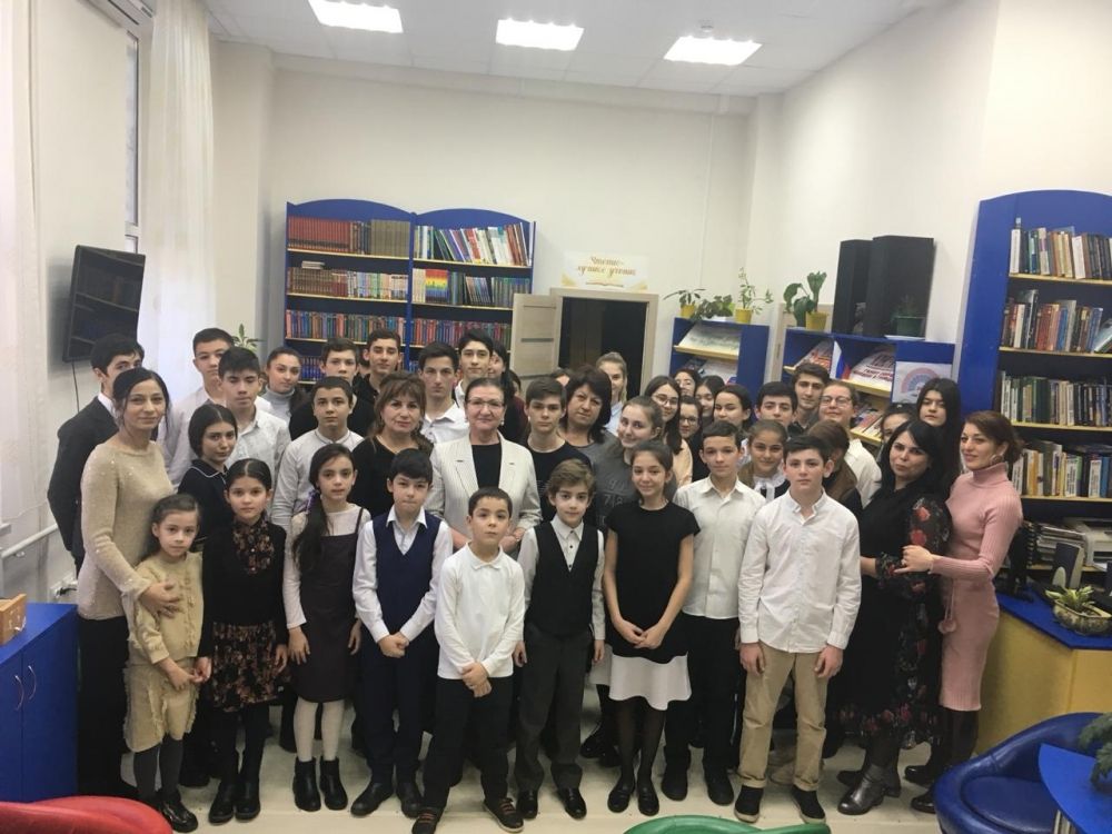 Встреча с народной артисткой М.Ш. Биданоко и театр.студией "Щыгъыжъый" Встреча с народной артисткой М.Ш. Биданоко и театр.студией "Щыгъыжъый"