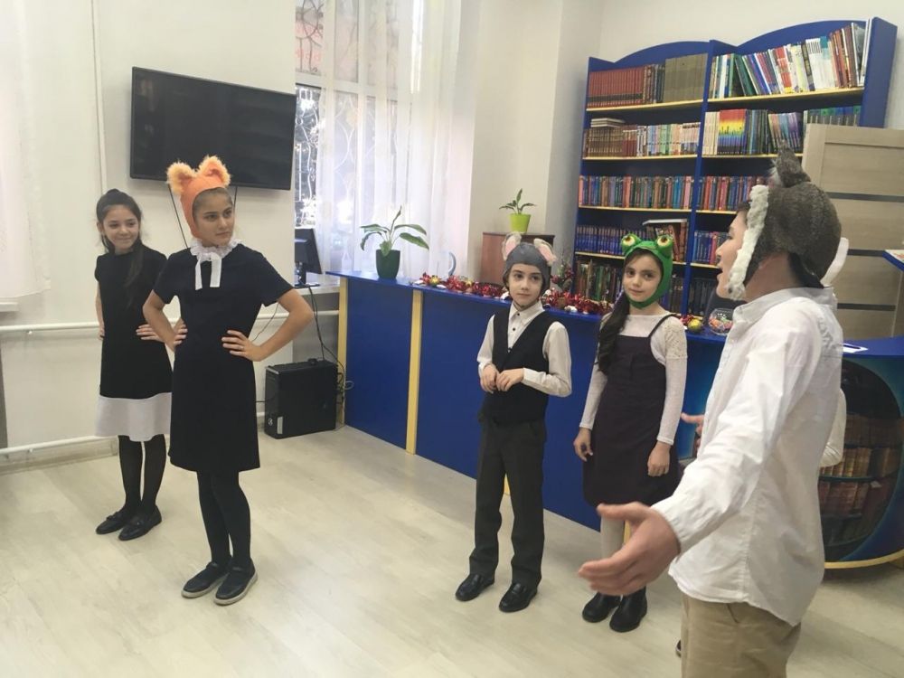 Встреча с народной артисткой М.Ш. Биданоко и театр.студией "Щыгъыжъый" Встреча с народной артисткой М.Ш. Биданоко и театр.студией "Щыгъыжъый"