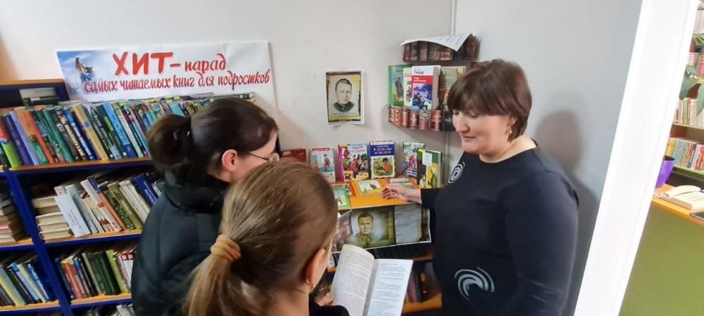 Гайдар и его команда
Гайдар и его команда