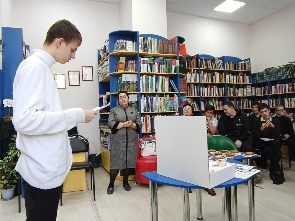 Мы о войне стихами говорим
Мы о войне стихами говорим