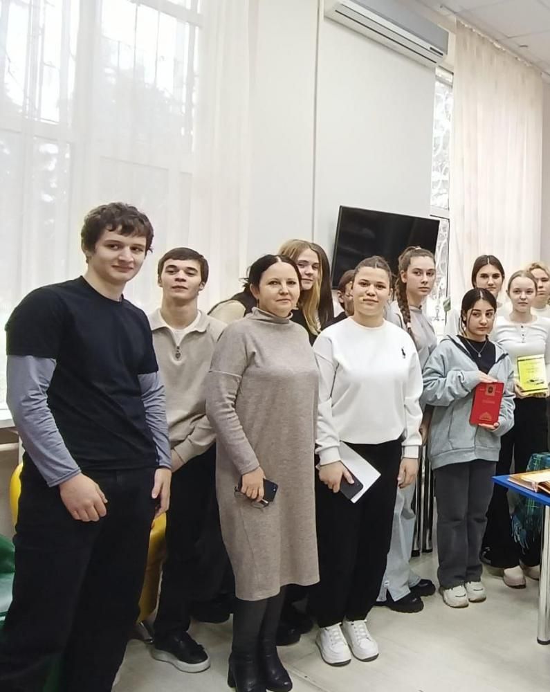 Его перо любовью дишит
Его перо любовью дишит