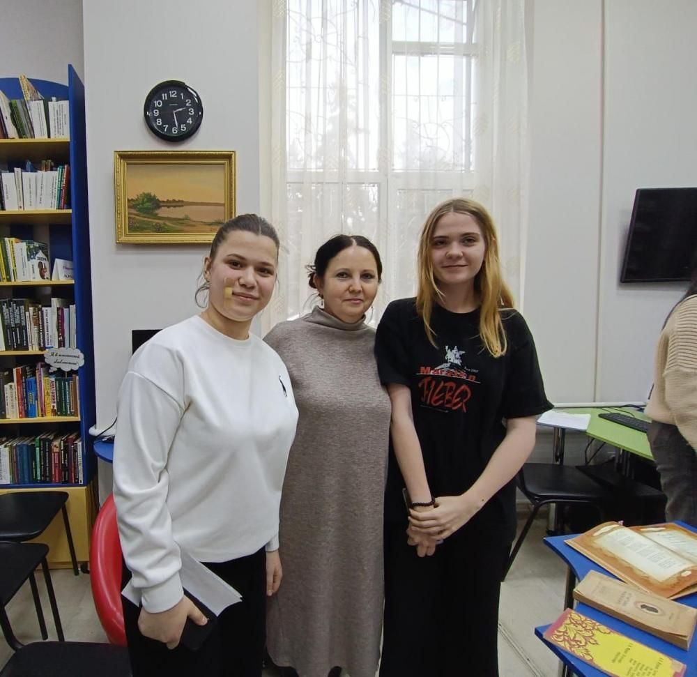 Его перо любовью дишит
Его перо любовью дишит