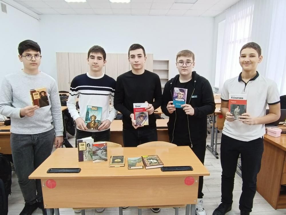 Тебе я посвящаю строки
Тебе я посвящаю строки