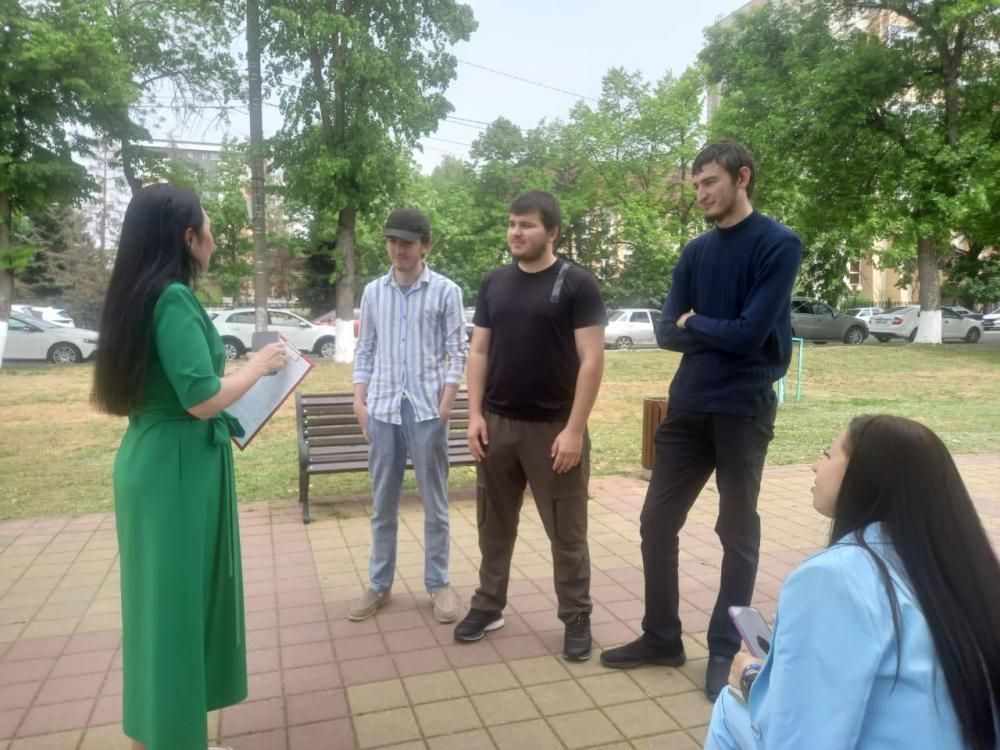 Гордо реет Адыгейский флаг
Гордо реет Адыгейский флаг