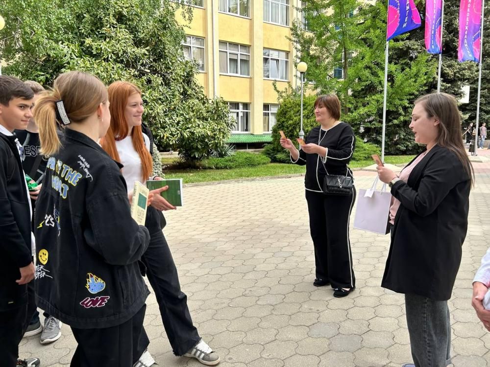 Адыгэ быракъыр орэбыбат
Адыгэ быракъыр орэбыбат