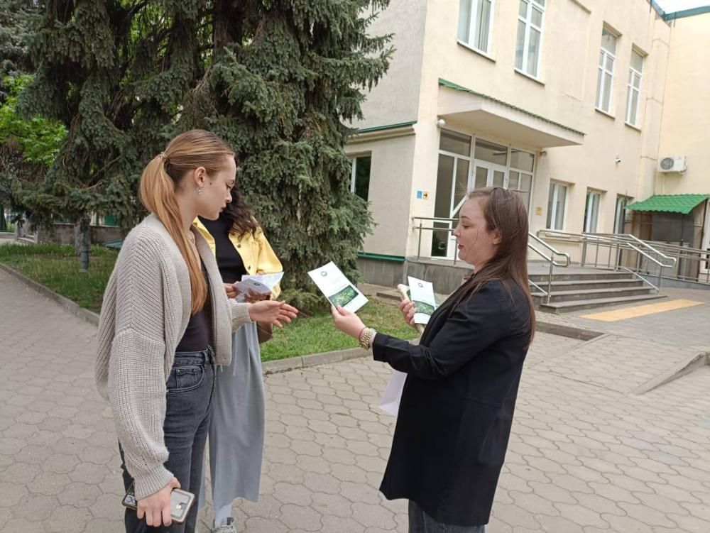 Адыгэ быракъыр орэбыбат
Адыгэ быракъыр орэбыбат