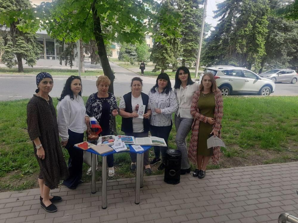 Мир, труд, май
Мир, труд, май