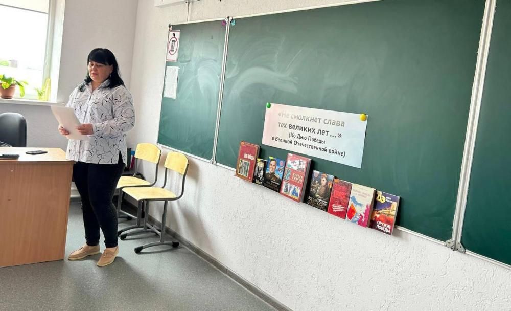 Не смолкнет слава тех великих лет
