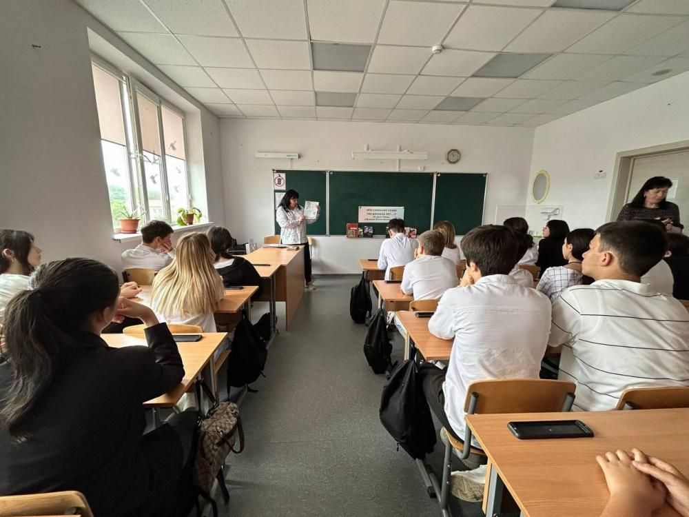 Не смолкнет слава тех великих лет
