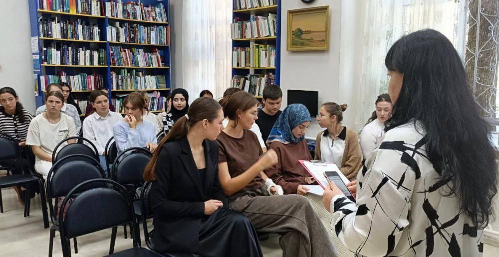 Константин Симонов. Жизнь и творческий путь
Константин Симонов. Жизнь и творческий путь