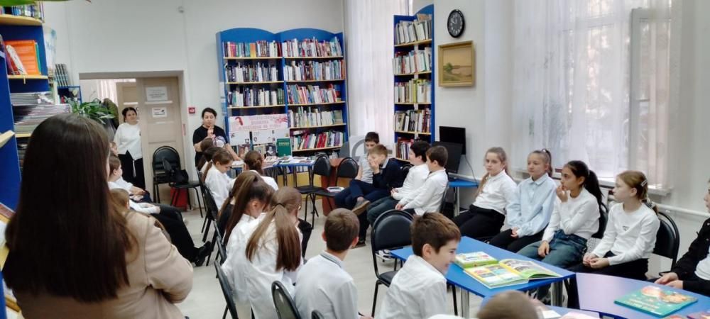 Прекрасная женщина с ребенком на руках
Прекрасная женщина с ребенком на руках