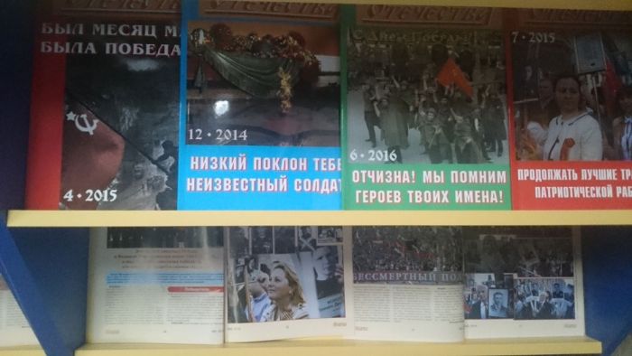 И снова май, цветы, салют и слезы (книжная выставка) И снова май, цветы, салют и слезы (книжная выставка)