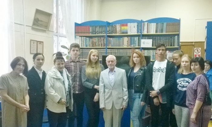 «Солнечный жрец», или праздник красок Нурбия Ловпаче «Солнечный жрец», или праздник красок Нурбия Ловпаче